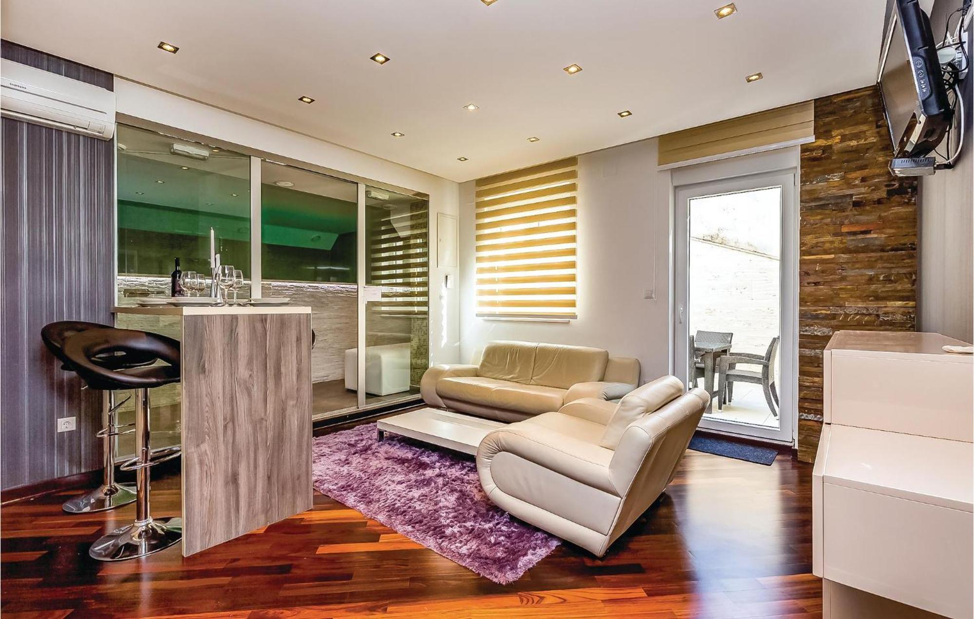 2 Bedroom Lovely Apartment In Crikvenica Exterior foto