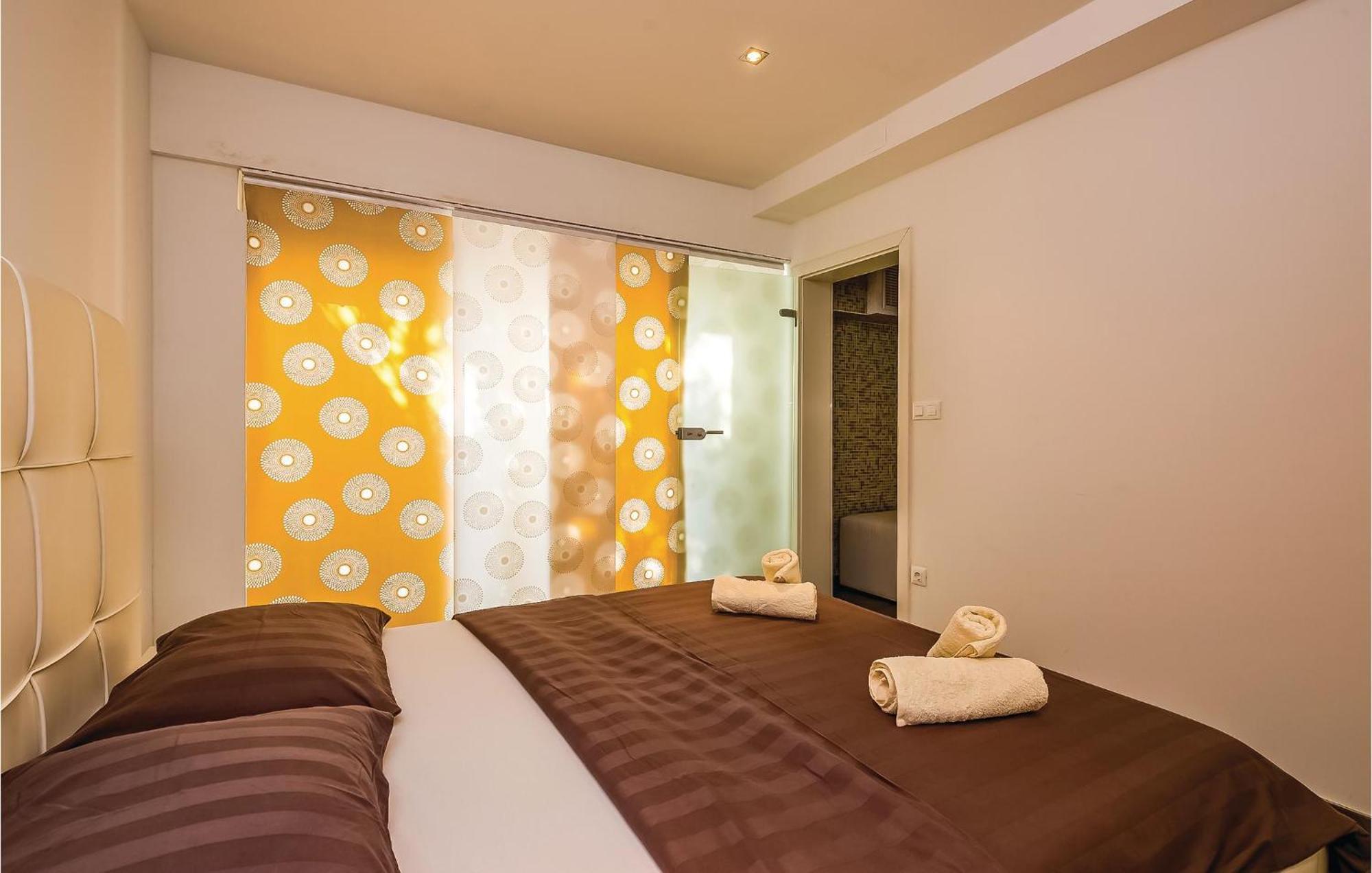 2 Bedroom Lovely Apartment In Crikvenica Exterior foto