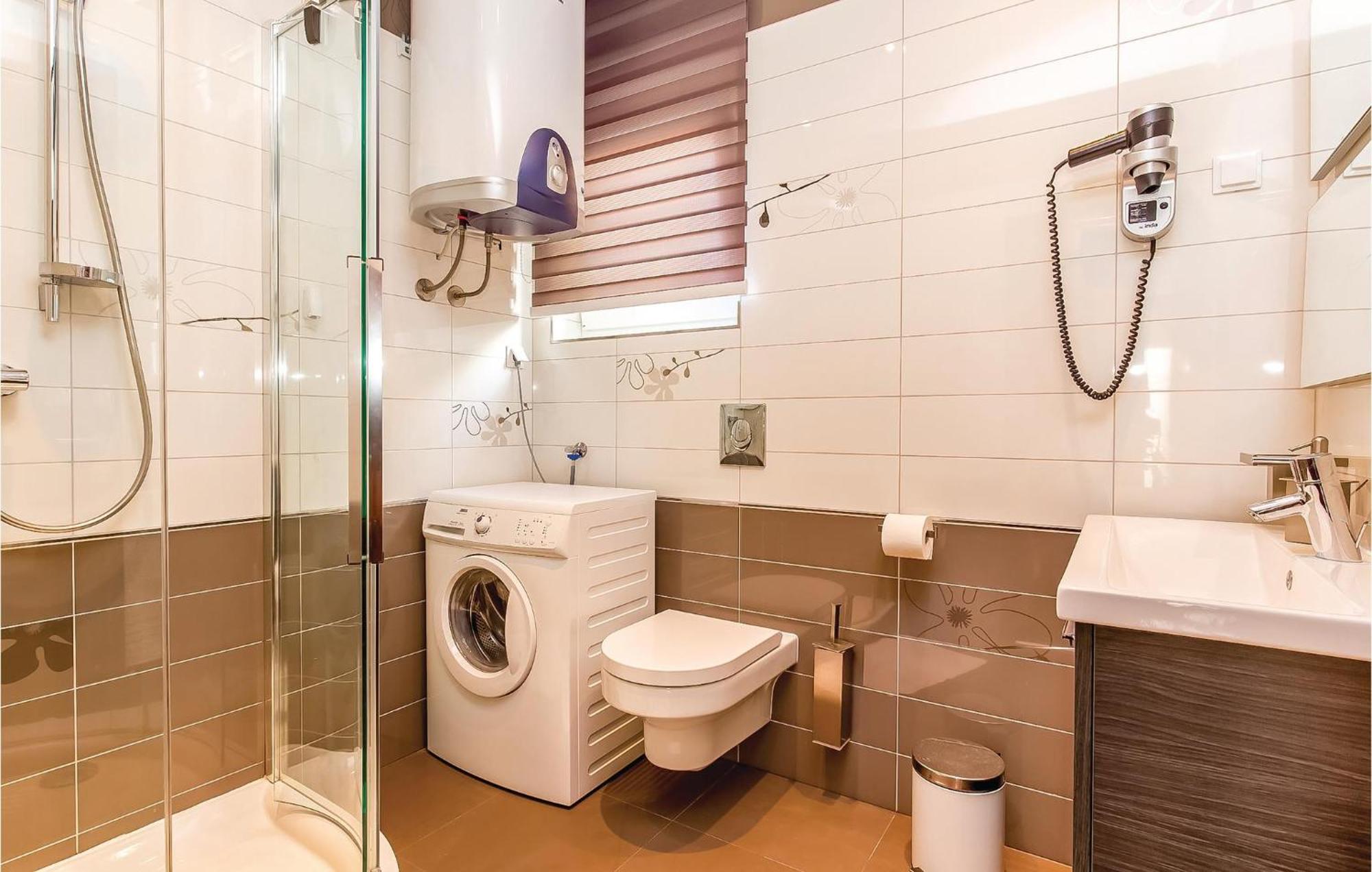 2 Bedroom Lovely Apartment In Crikvenica Exterior foto