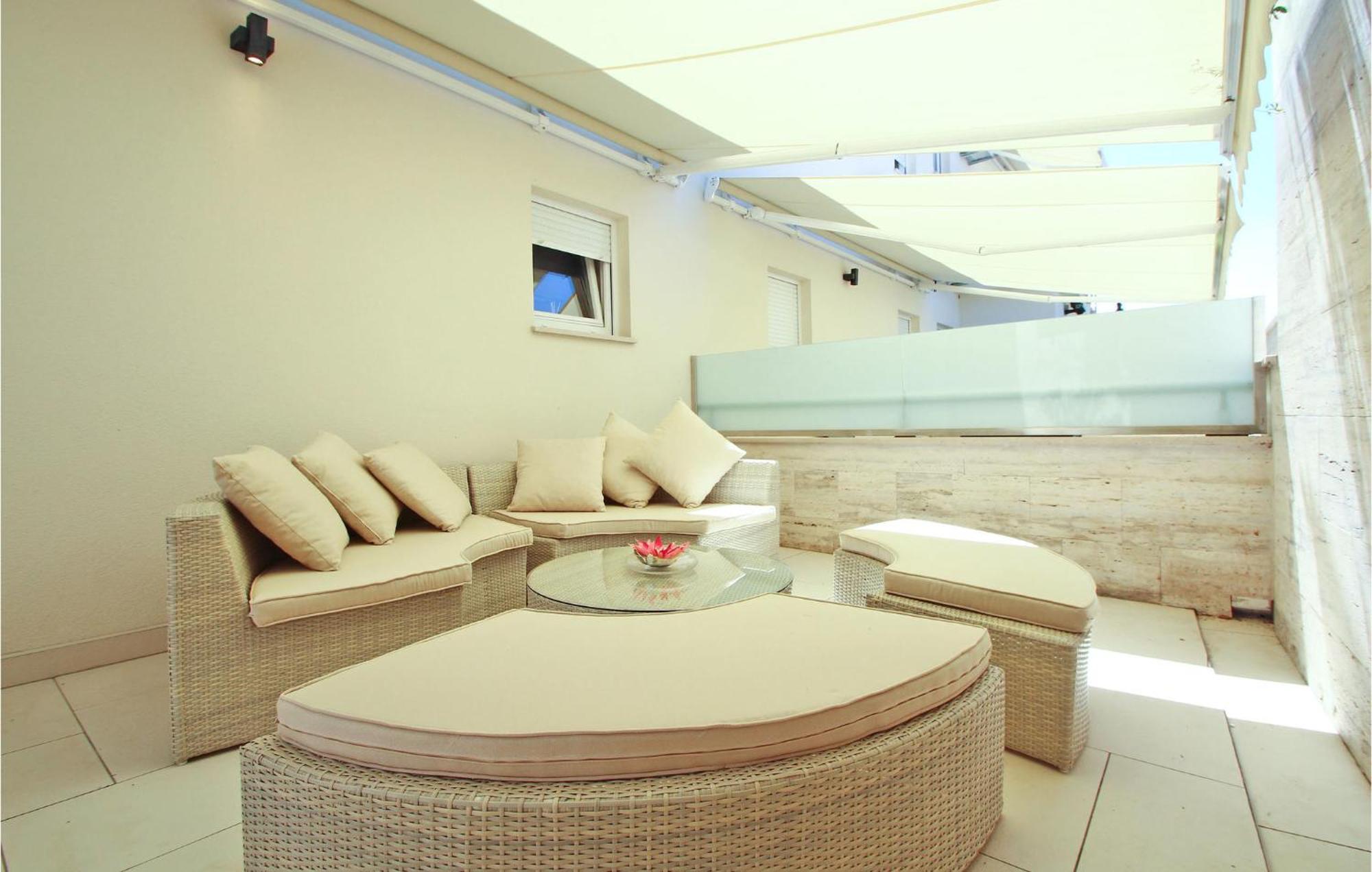 2 Bedroom Lovely Apartment In Crikvenica Exterior foto