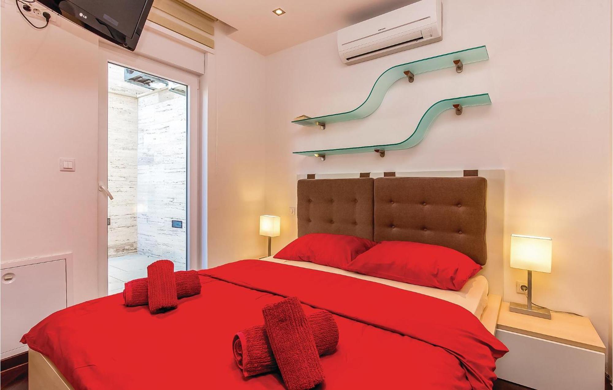 2 Bedroom Lovely Apartment In Crikvenica Exterior foto