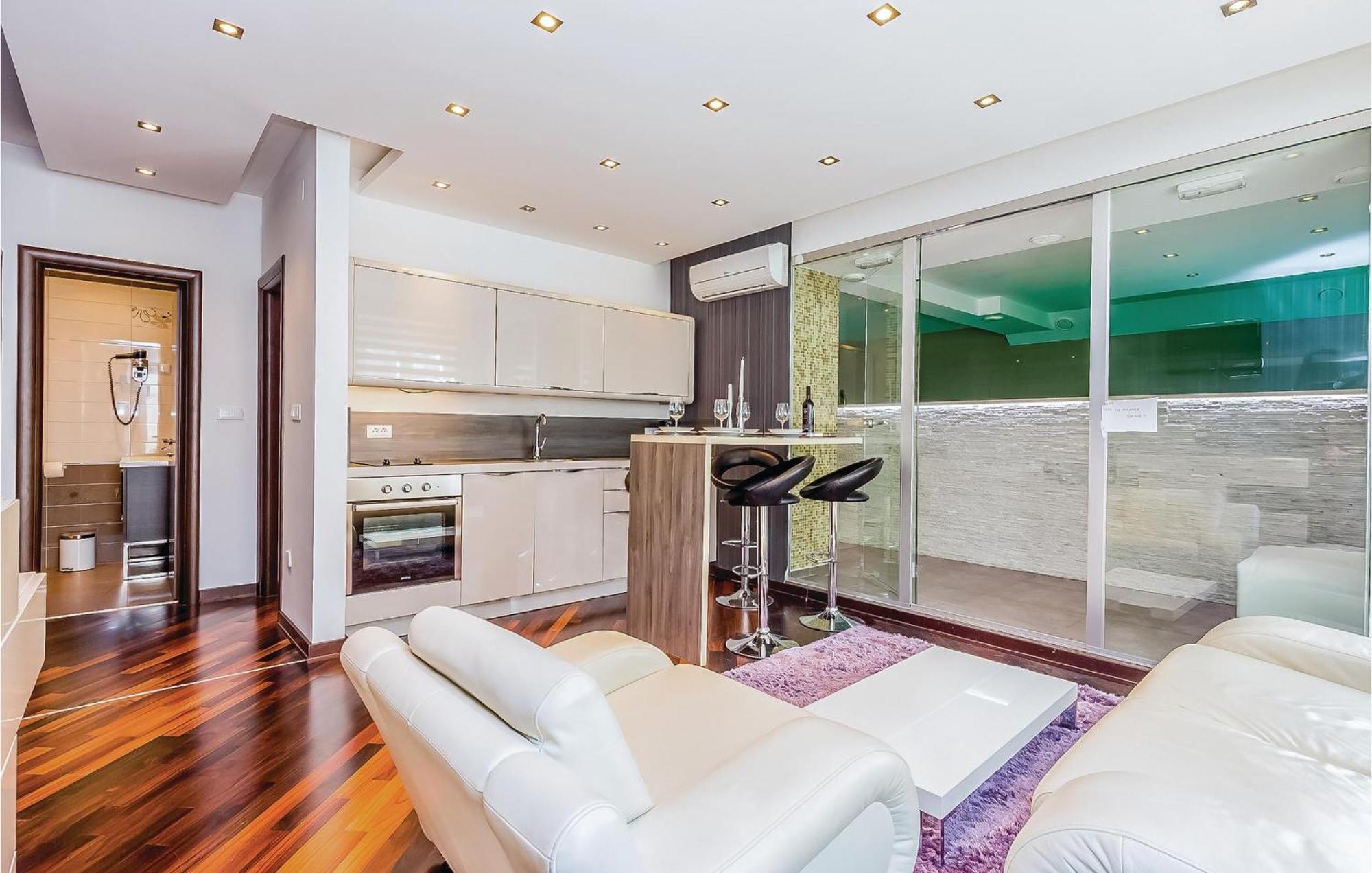 2 Bedroom Lovely Apartment In Crikvenica Exterior foto